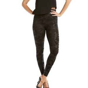 SPANX Faux Leather Camo Leggings size Medium in Army Green